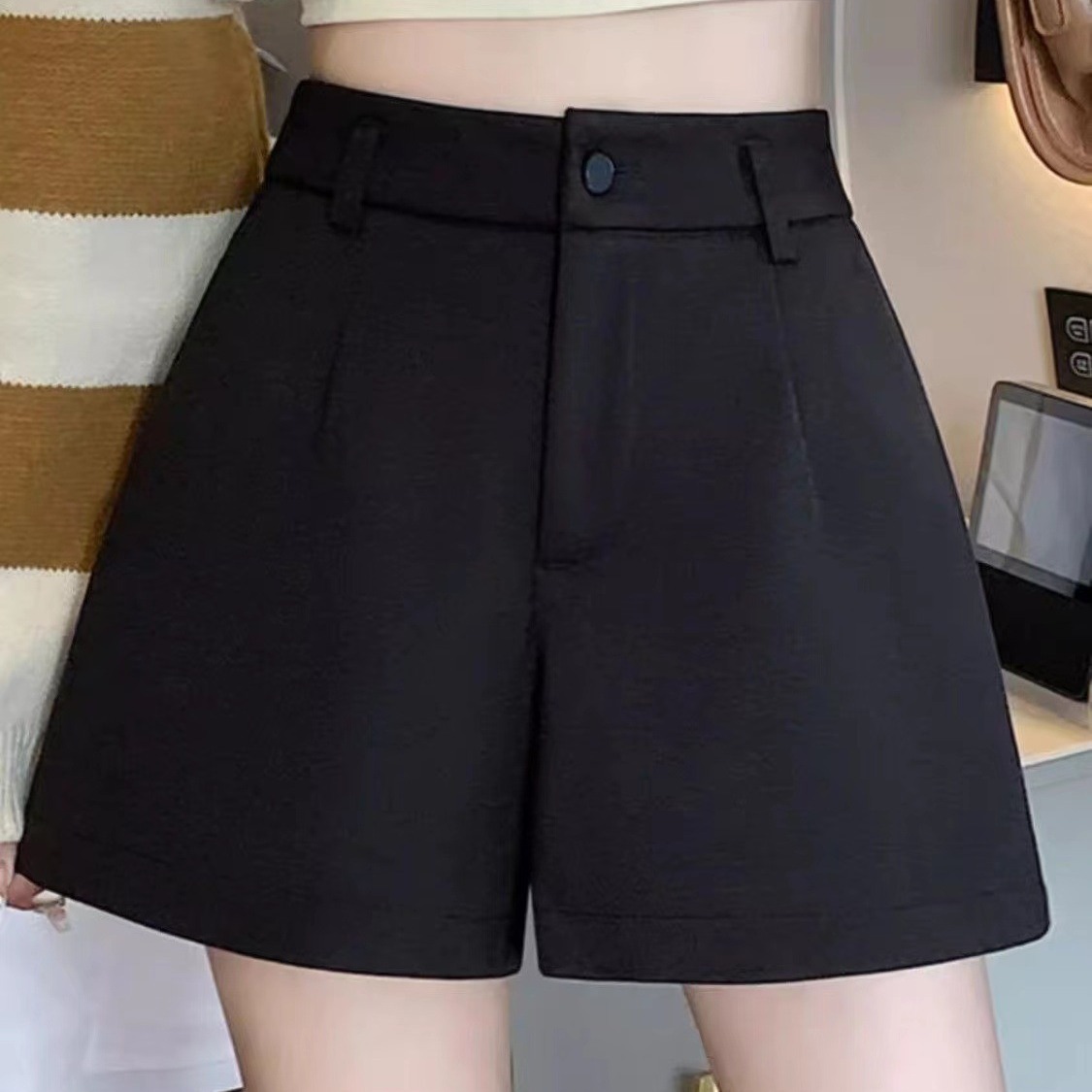 Black woolen shorts women's spring and autumn slimming versatile high waist wide leg pants 2023 new small boots outer wear