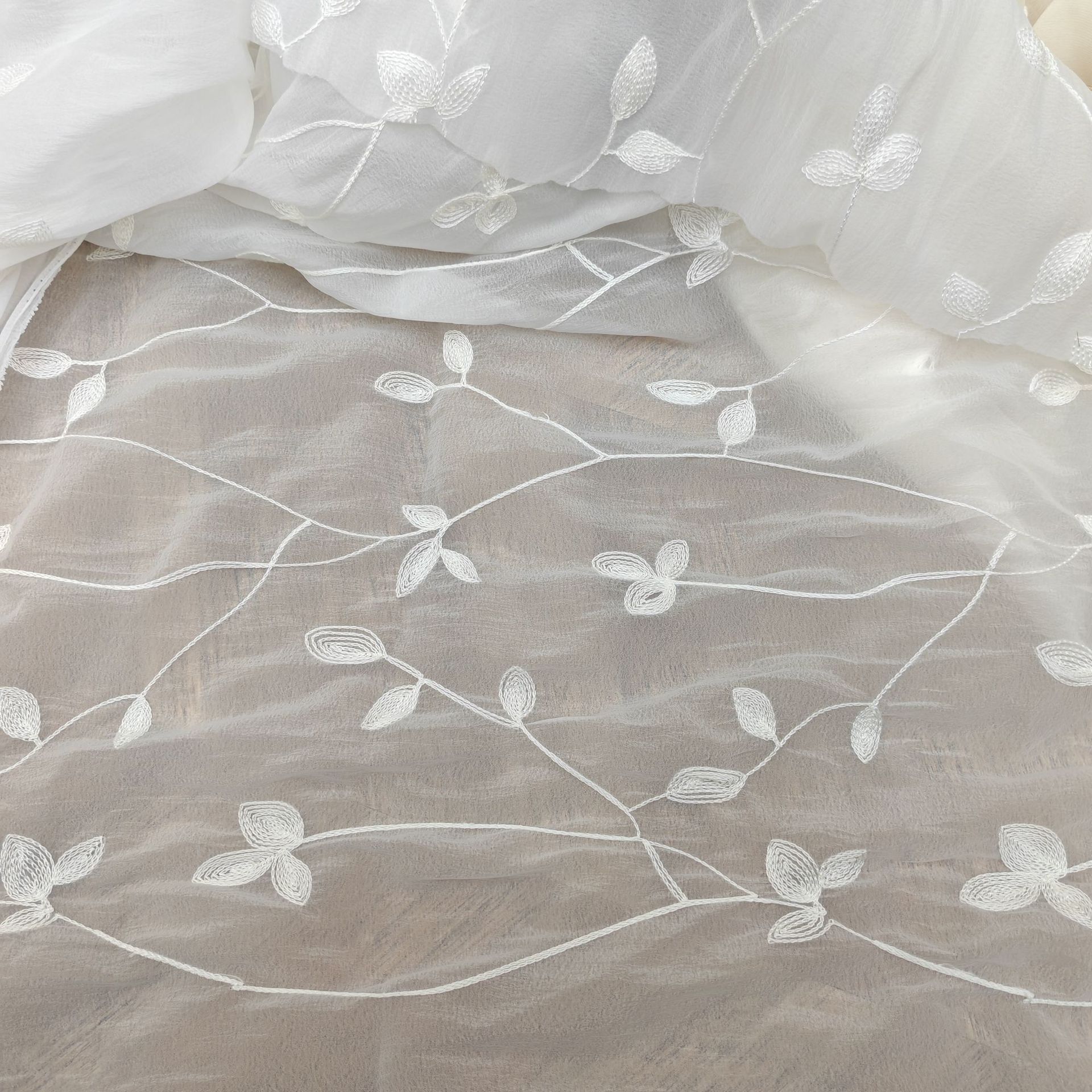 Chiffon multi-color towel embroidered leaves mesh flat embroidered fabric dress dress stage clothes embroidered fabric