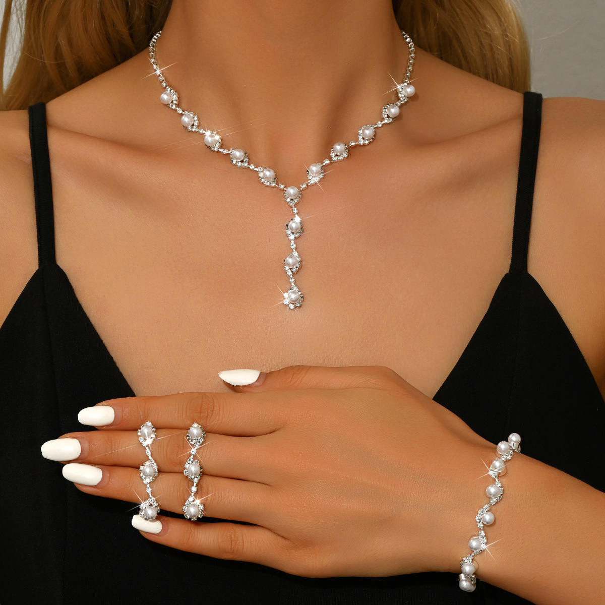 Picture of European and American Cross-Border Fashion Women's Necklace Pearl Set Rhinestone Creative Personalized Jewelry Bridal Jewelry Small Fragrance