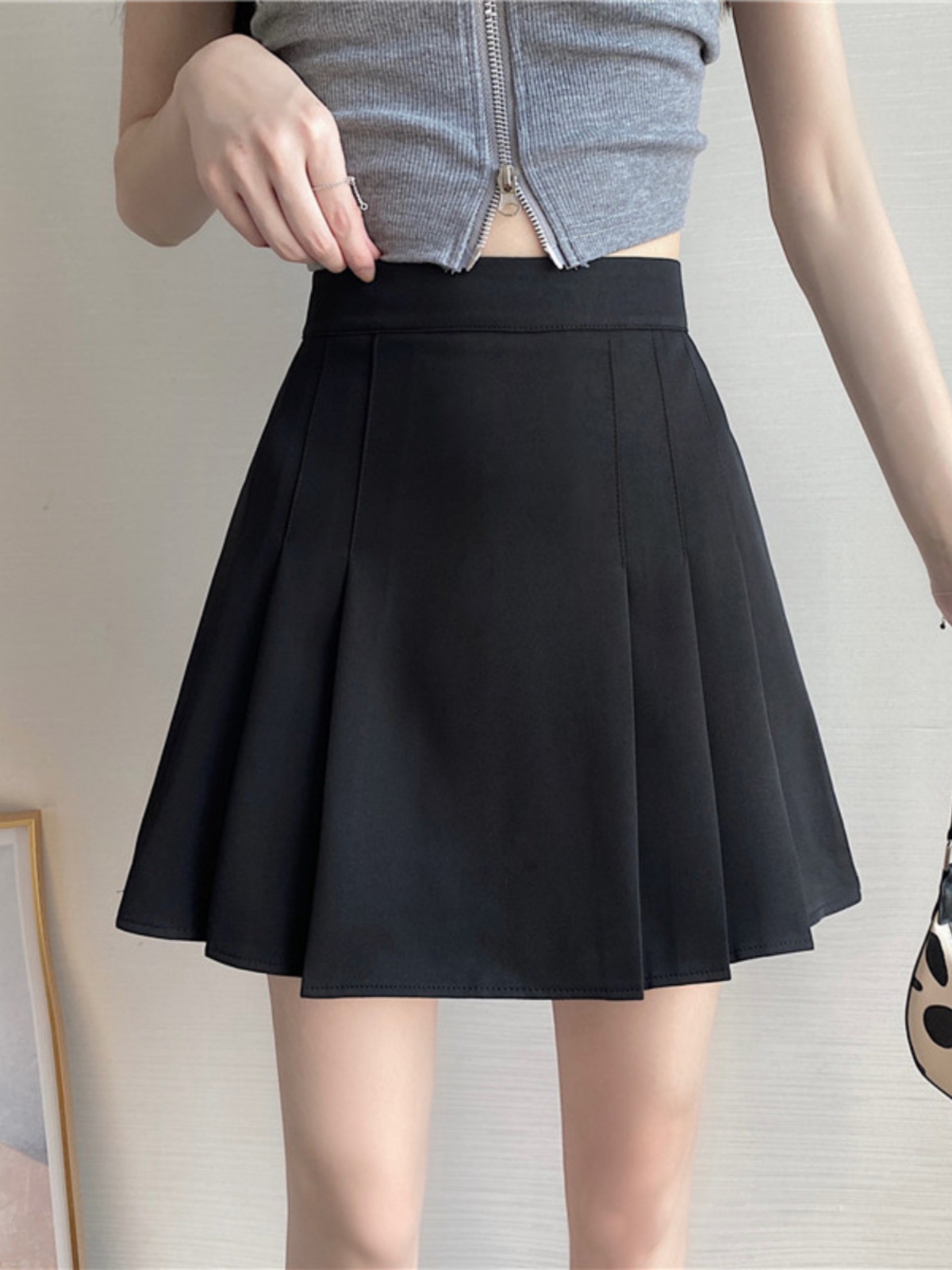 2024 Summer New Black Hot Girl Skirt chubby girl High Waist Slim A- line Skirt Light Mature Pleated Skirt
