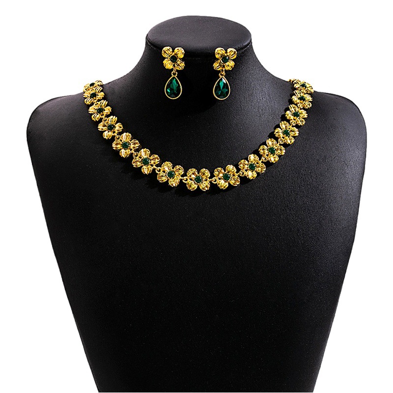 European and American Retro Luxury Jewelry suit Light Luxury Emerald Water Drop Flower Earrings Dinner Accessories Necklace Wholesale