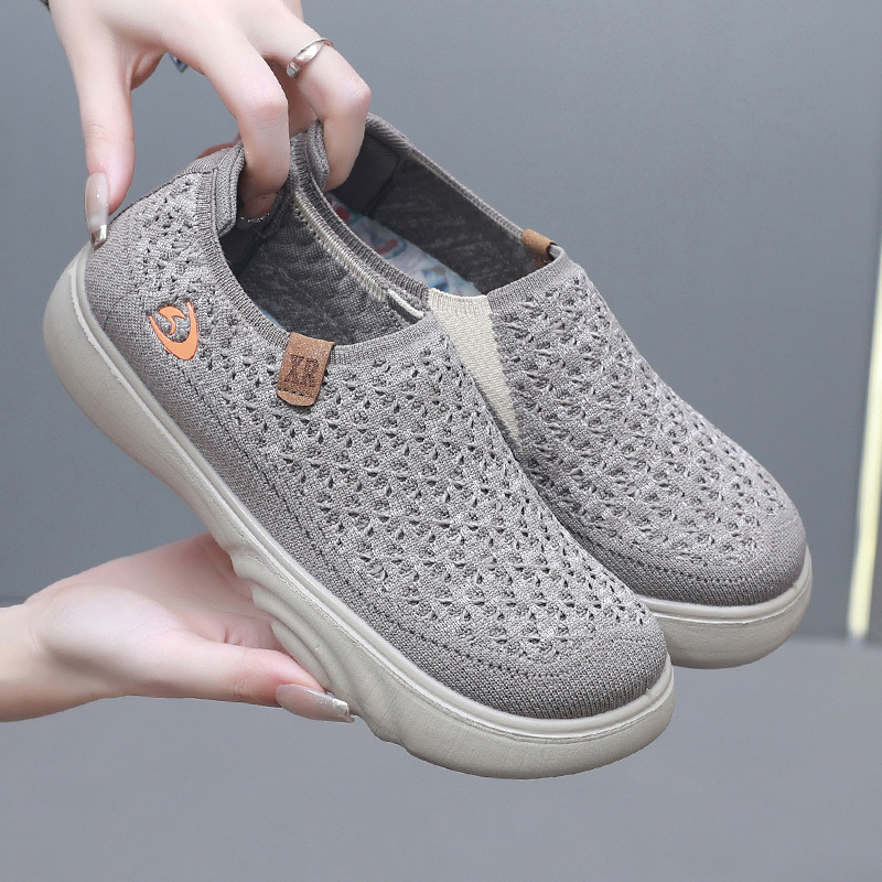 2025 Spring and Autumn New Old Beijing Cloth Shoes Women's Single Shoes Feiwei Breathable and Plaid Mom's Shoes Soft Sole Anti-Slip Walking Shoes