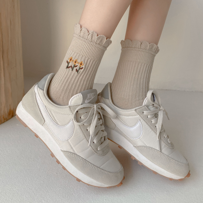 Picture of Women's Socks for Autumn and Winter, Korean Hyuna Style Floral Mid-Calf Socks, Japanese Retro Artistic Lace Socks, Women's Ins-Style Slouch Socks