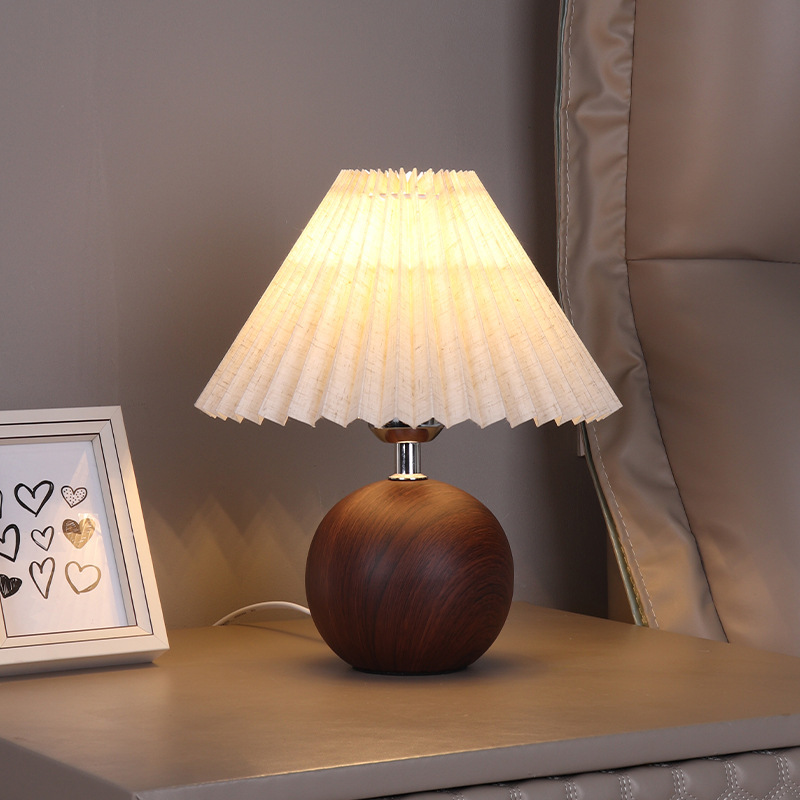 Nordic style Internet celebrity lamp, high-end girl's bedside lamp, warm breastfeeding night light, walnut pleated table lamp