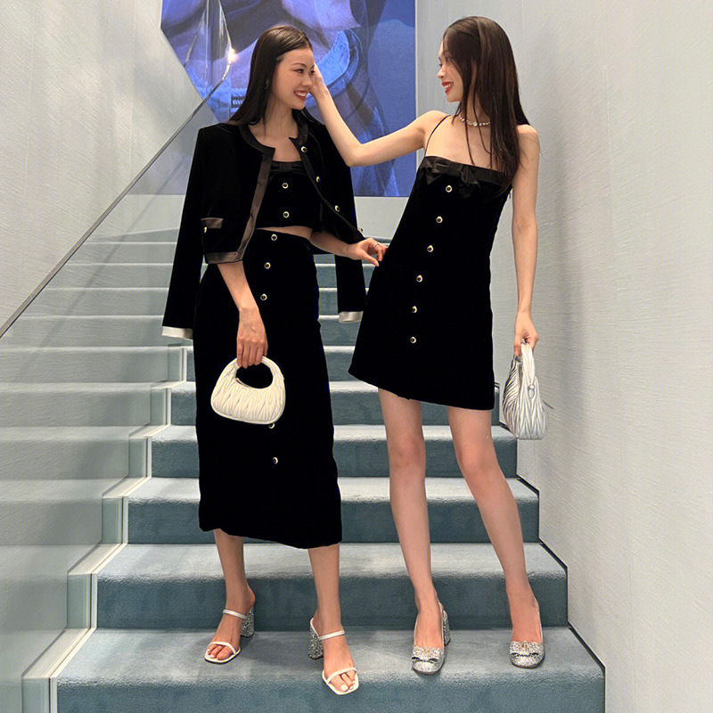 Picture of 2025 Winter Miu Style Black Velvet Suit Slim Fashion Suit Jacket with Skirt Two-Piece Set for Women