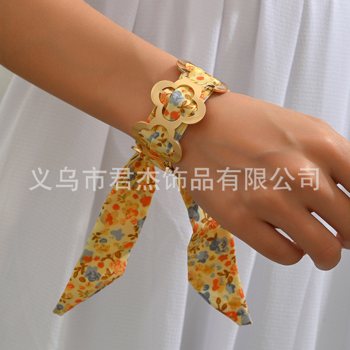 Cross-Border Retro Yellow Floral Silk Scarf Bracelet Glossy Metal Open Four-Flower Bracelet Design Ribbon Bracelet