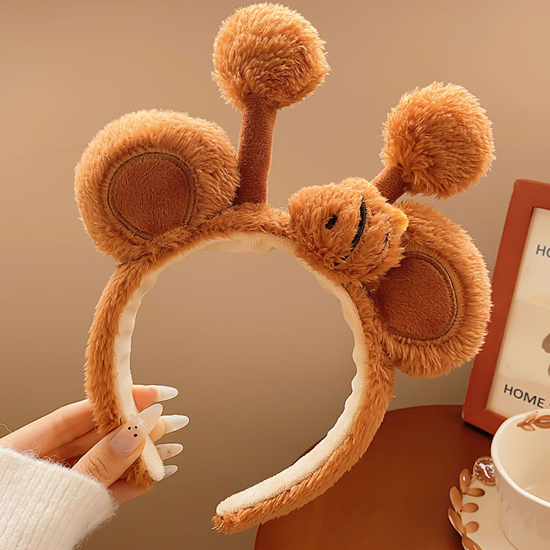 Picture of Special Headband for Face Washing for Women 2025 New Autumn and Winter Cute Bear Headband Hairband Hairpin Hair Accessory Plush Headwear
