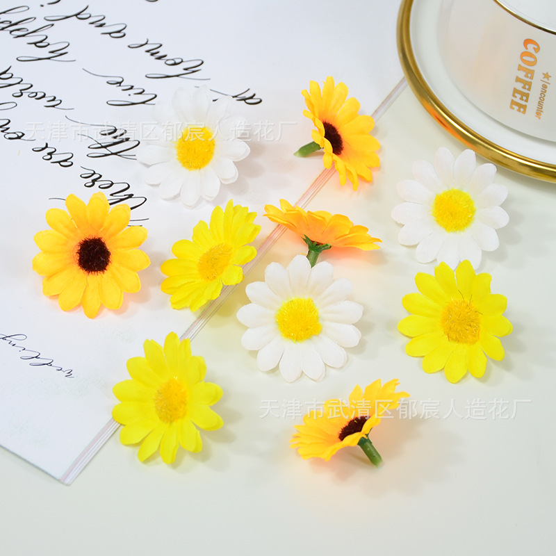 Picture of Simulated Daisy Flower Wholesale Chrysanthemum Head DIY Flower Bridal Garland Wrist Flower Hat Flower Factory Direct Sale