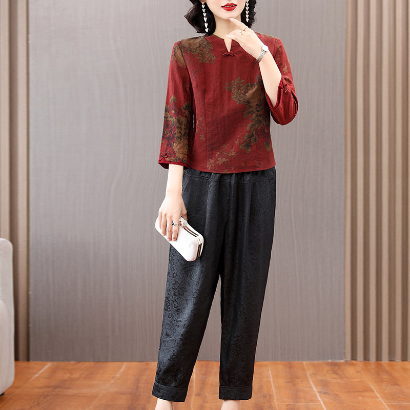 2022 early autumn new Xiangyun yarn V-neck top long-sleeved harem pants for middle-aged and elderly mothers suit