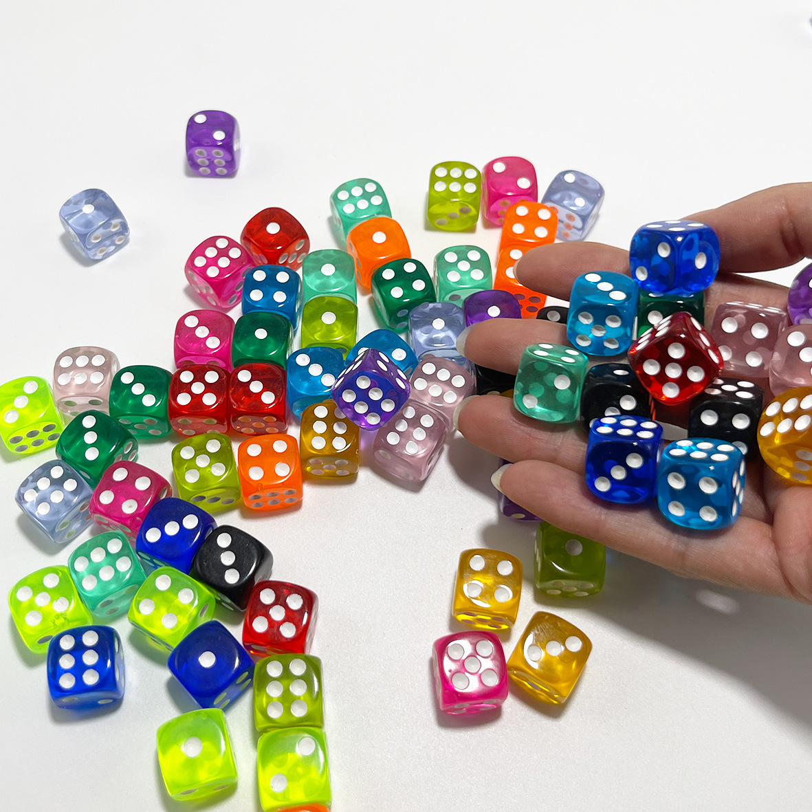 Picture of Yiwu Dege leisure and entertainment wholesale 14mm14mm 14 transparent crystal color dice color dice
