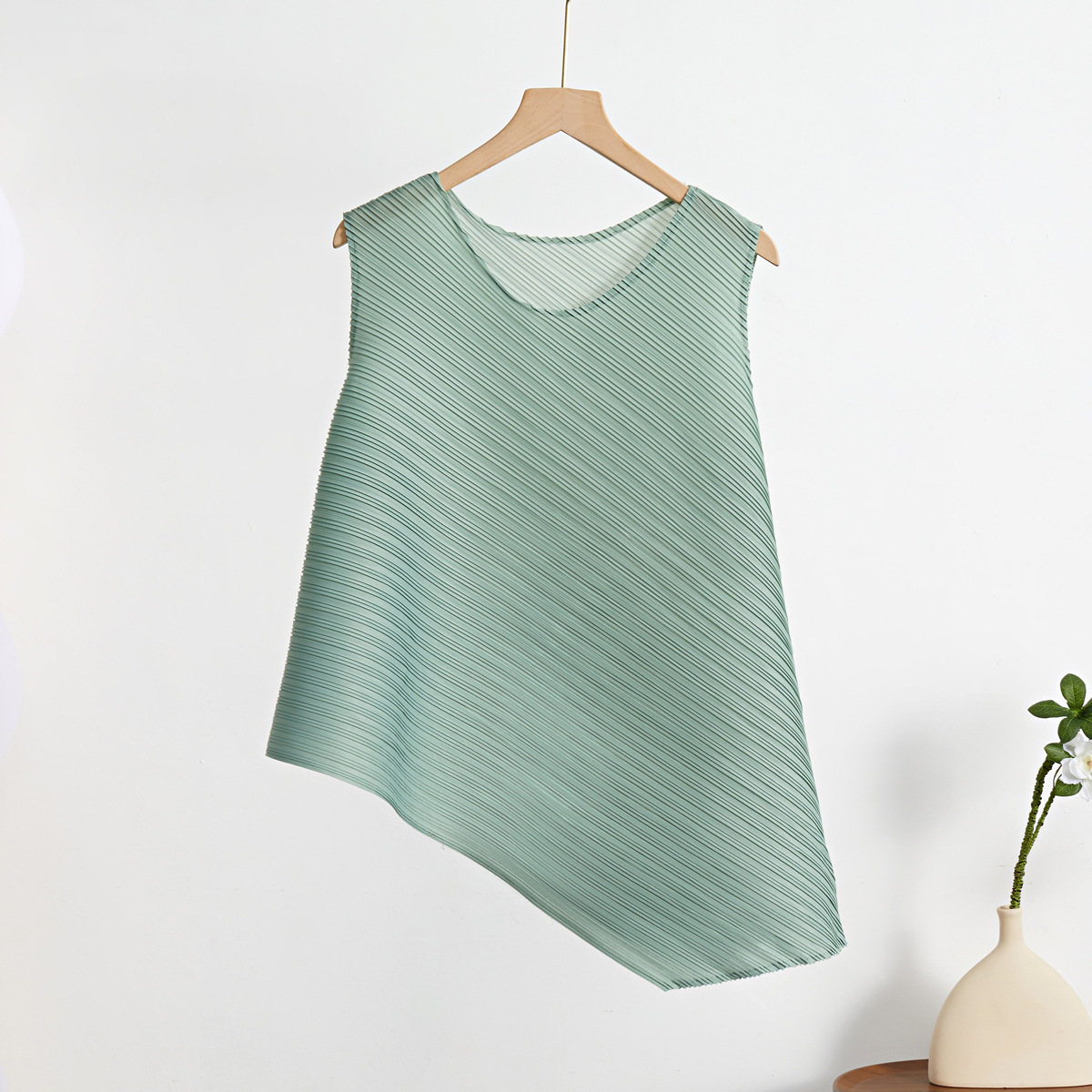 Picture of Pleated Miyake Summer Style Irregular Vest Sleeveless Top Pure Color Simple Elegant Foreign Style Versatile Age-Reducing Fashion