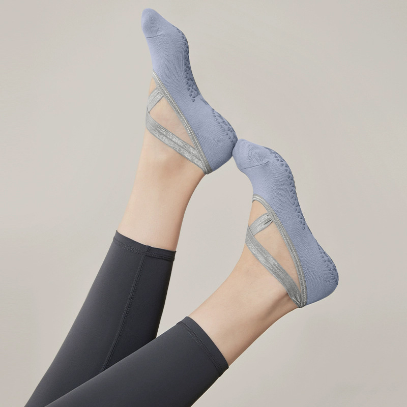 Picture of Non-slip yoga socks for women, beginner indoor five-toe socks, women's sports fitness yoga socks, wholesale yoga shorts