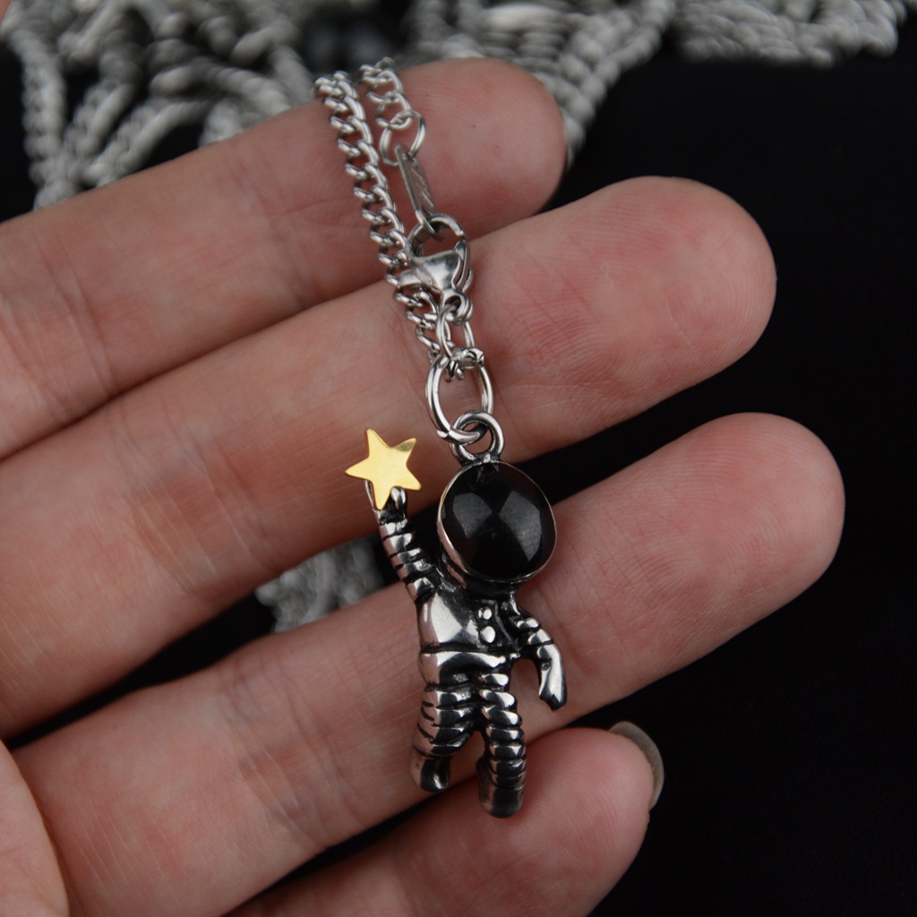 2021 hiphop Hip Hop Nightclub Bar Fashion Personality Necklace Hanging Titanium Steel Star Picking Astronaut