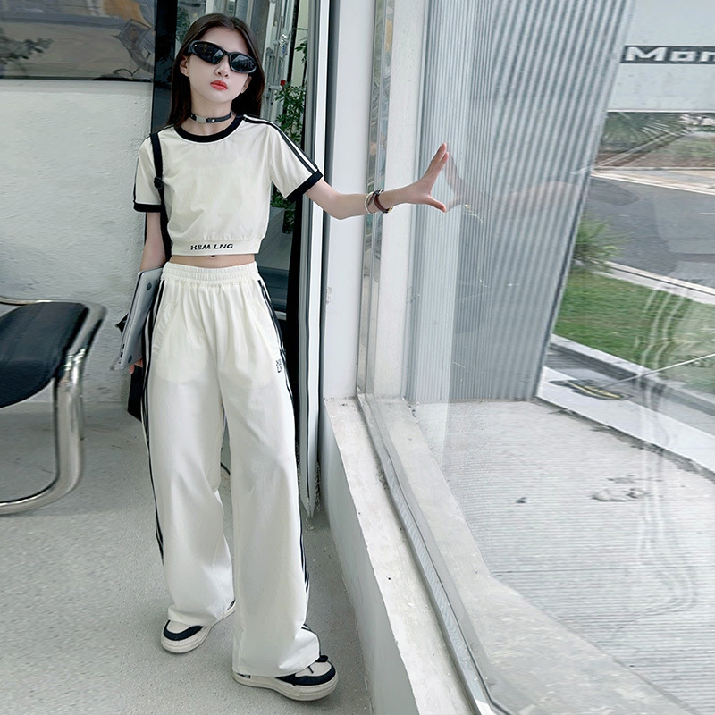 Picture of Girls' suit Summer 2025 New Children's Navel-exposed T-shirt Wide-leg Pants Casual Sportswear Two-piece Set