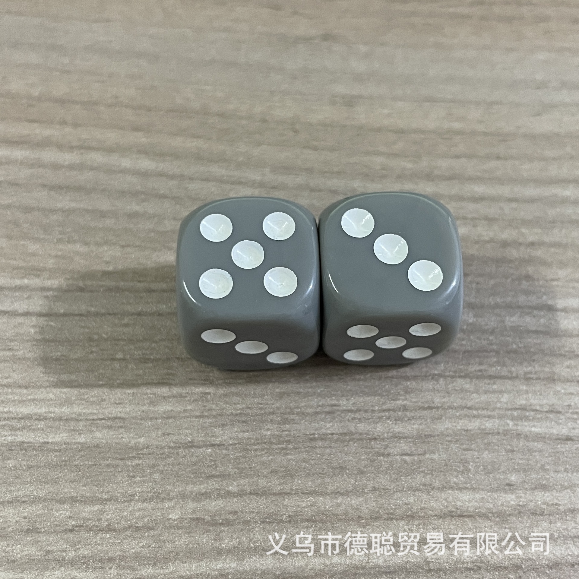 Picture of Yiwu Dege leisure and entertainment supplies 16mm acrylic solid color dice color complete