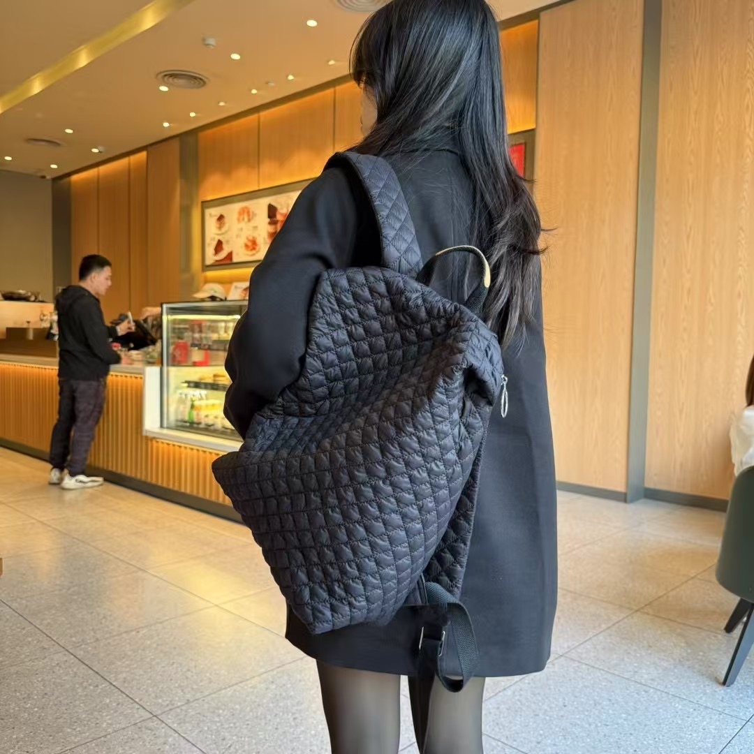 Picture of Large Capacity Lightweight Airy Backpack Women's 2025 Spring and Summer New Arrival Trendy Backpack Men's Casual Computer Schoolbag