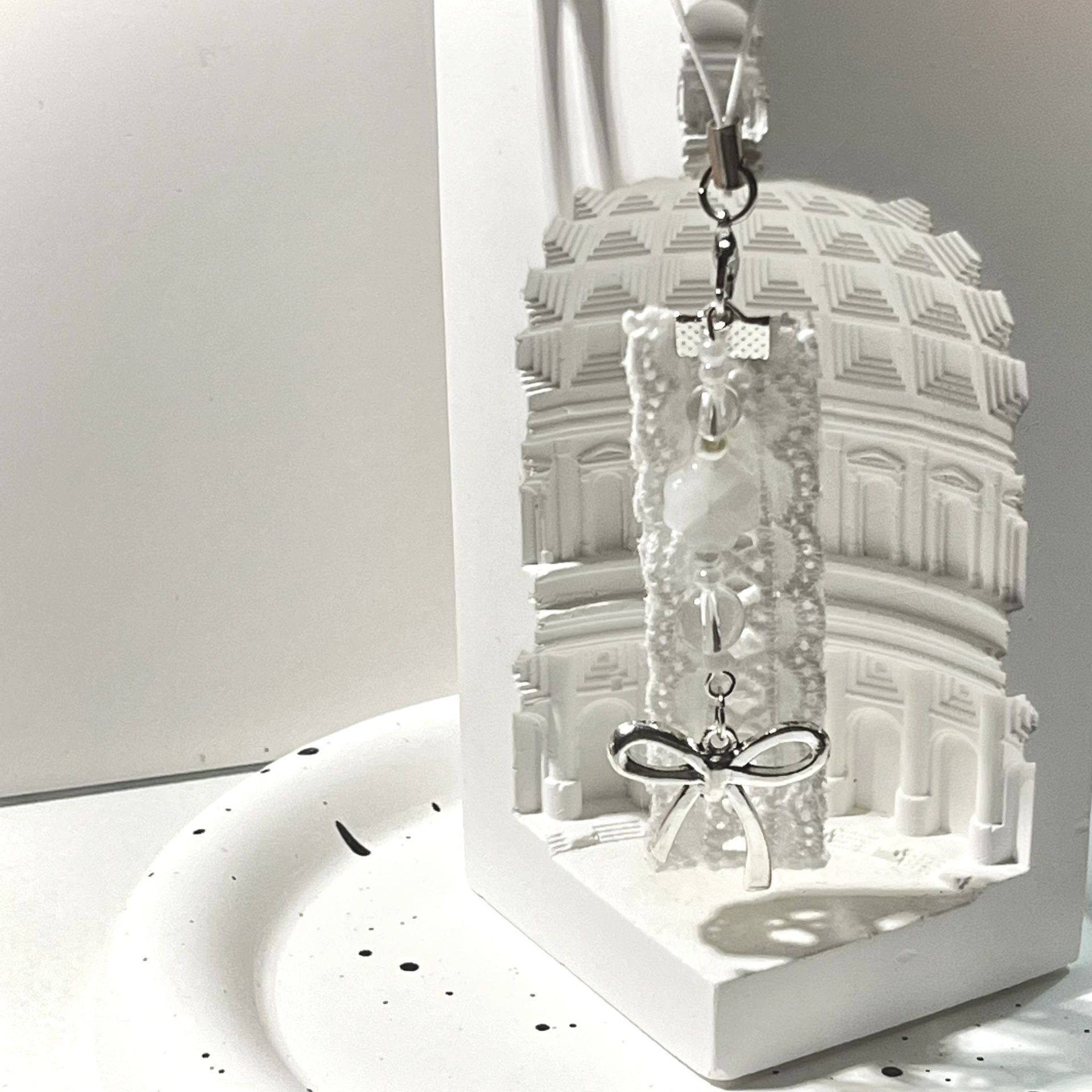 [Pure white elf milk ball] Lolita girl heart beaded phone case chain decorative pendant handmade hanging chain in