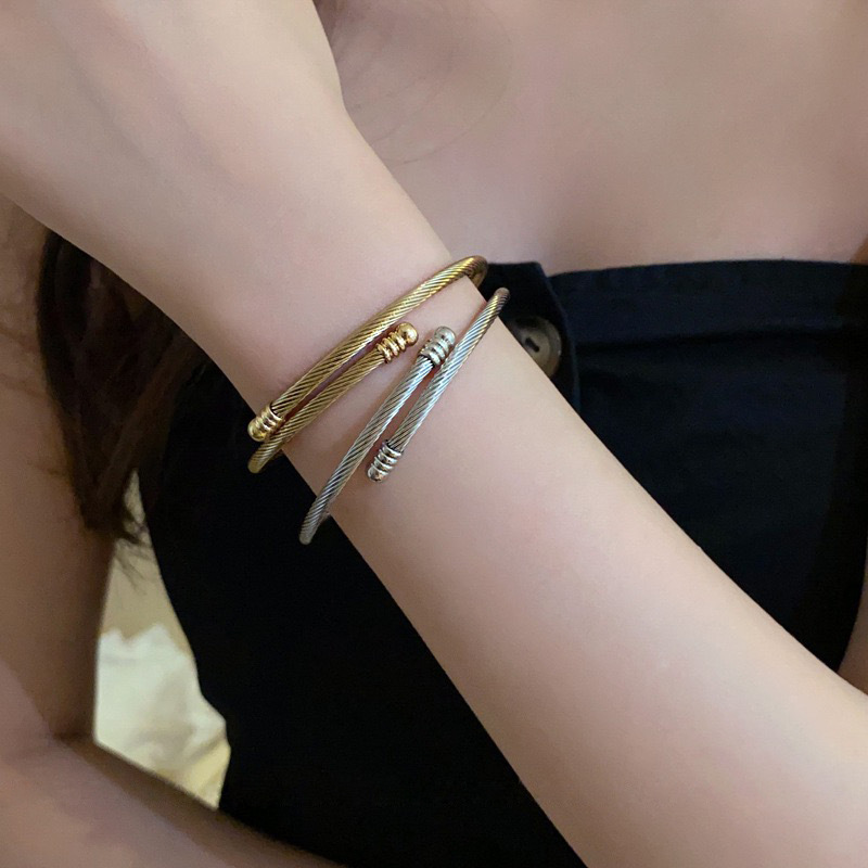 New Style Simple Twist Woven Bracelet Female Temperament High-end European and American Open free size Distinctive Small Bulb Bracelet