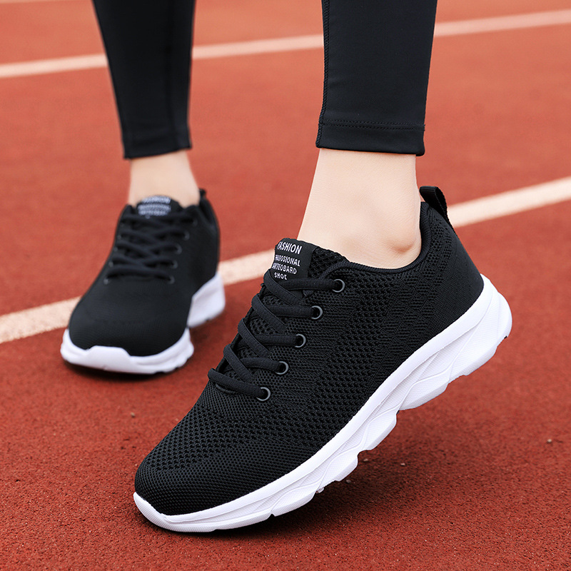 Picture of Old Beijing Cloth Shoes Spring and Autumn Mesh Lightweight Casual Mom sneaker Middle-aged and Elderly Soft Sole Walking Shoes Women's Travel Shoes