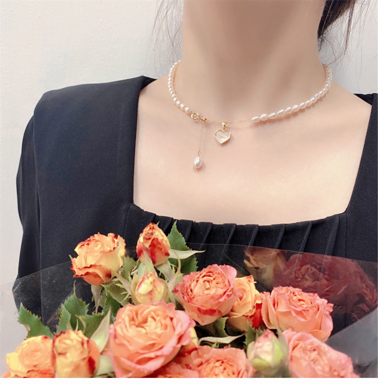 Picture of Heartbeat Natural Freshwater Pearl Necklace Women's Fashion Fritillaria Love Pendant 18K Gold Plated Clavicle Chain Necklace Chain