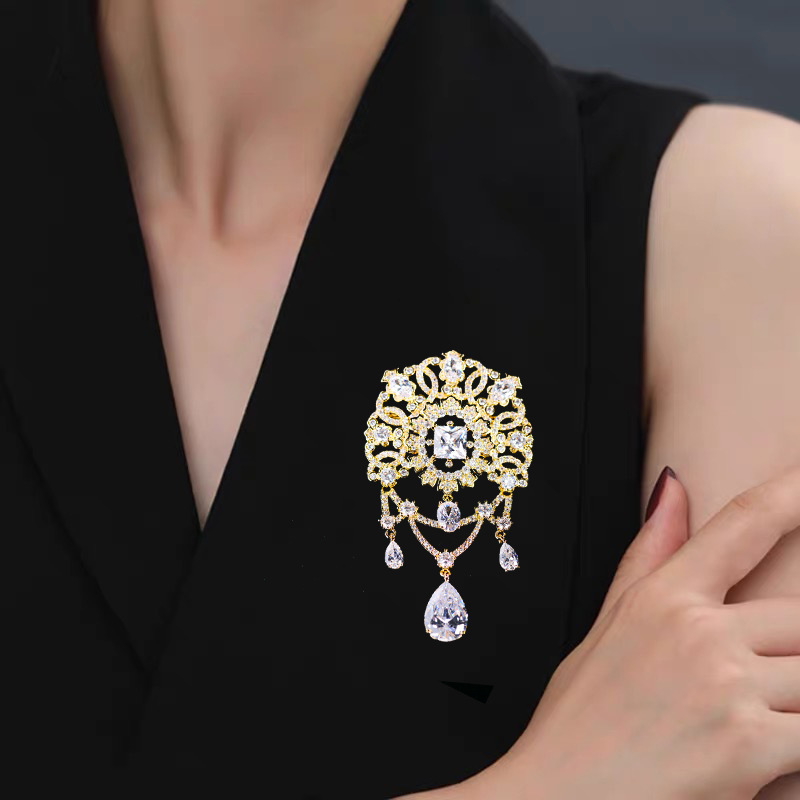 Picture of Korean wind elegant court decoration decoration brooch temperament creative high sense clothing pin tassel zircon accessories female
