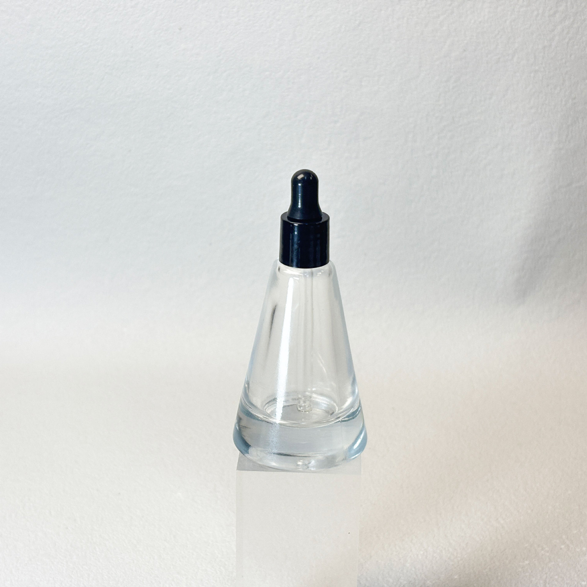 Picture of New in stock 15ml Frosted Tea Conical Bottle Thick Bottom Spray Bottle Dropper Essential Oil Perfuse Bottle Essence Bottled