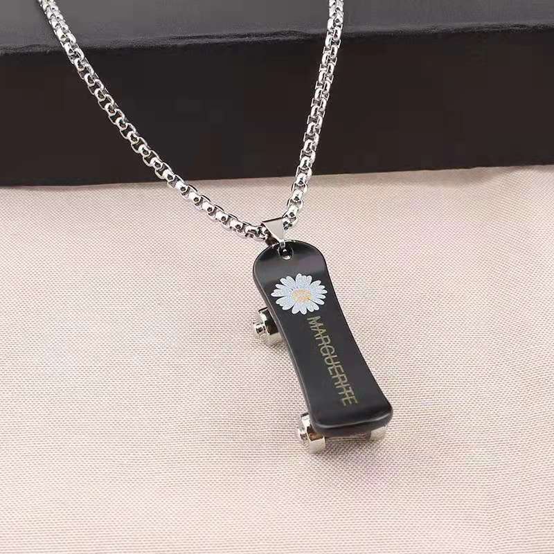 Picture of Hip-Hop Daisy Scooter Necklace Trendy Unisex Personality Simple Pendant Sweater Chain Accessories Skateboard Trend