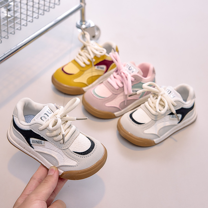 Children's sports shoes, boys' moral training shoes, spring and autumn, 2025, girls' shoes, running shoes, leather surface, and children's shoes in stock