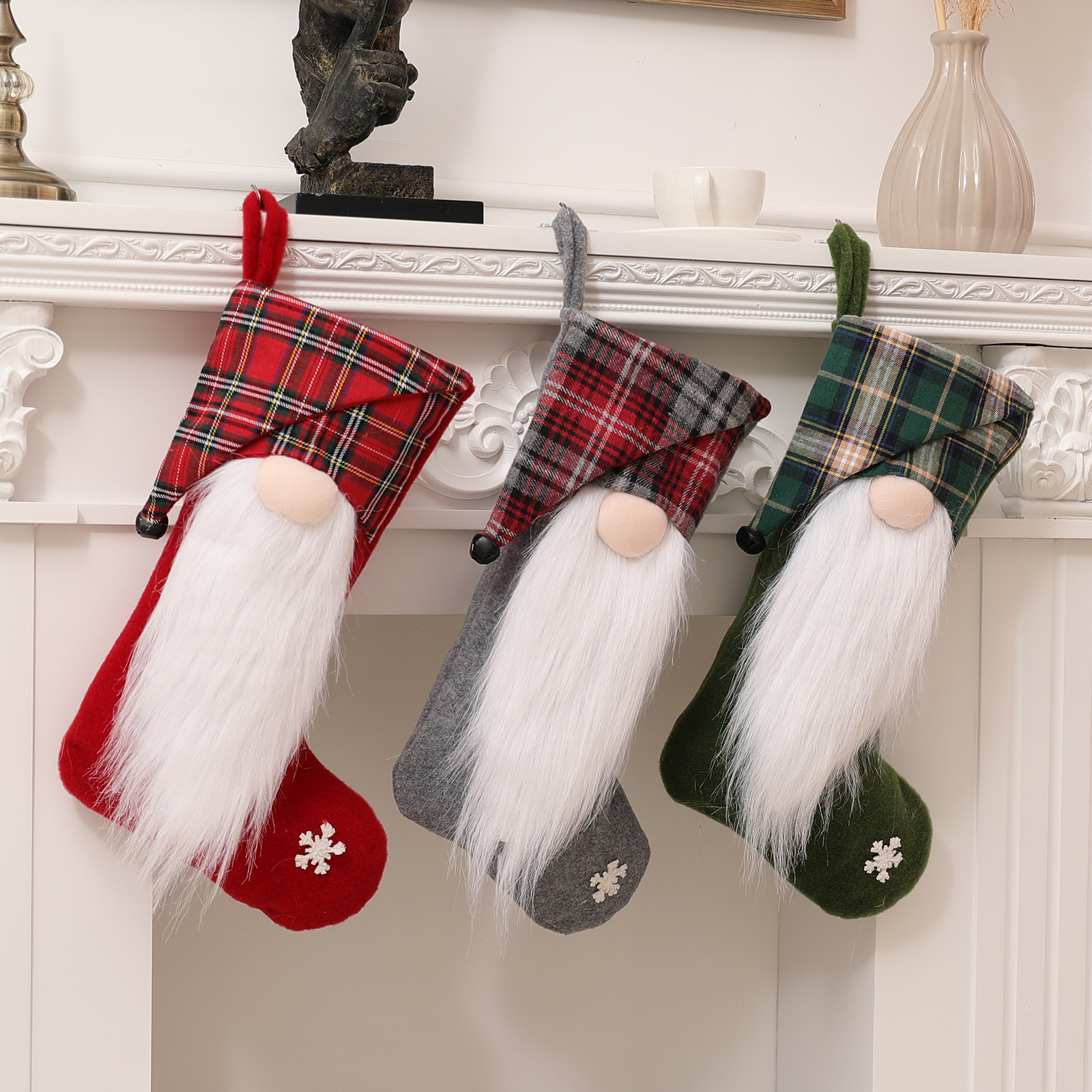 Quying Christmas Decoration Bearded Plaid Red and Gray Faceless Doll Christmas Socks Plaid Socks Kidsren's Candy Bag