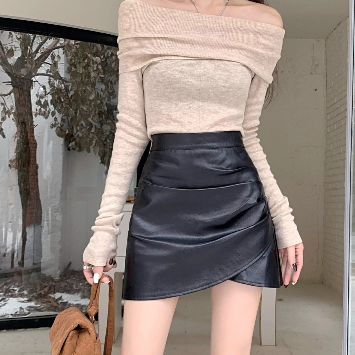 Chanel style irregular pleated pu leather skirt skirt autumn and winter 2025 new high waist slim A- line hip skirt