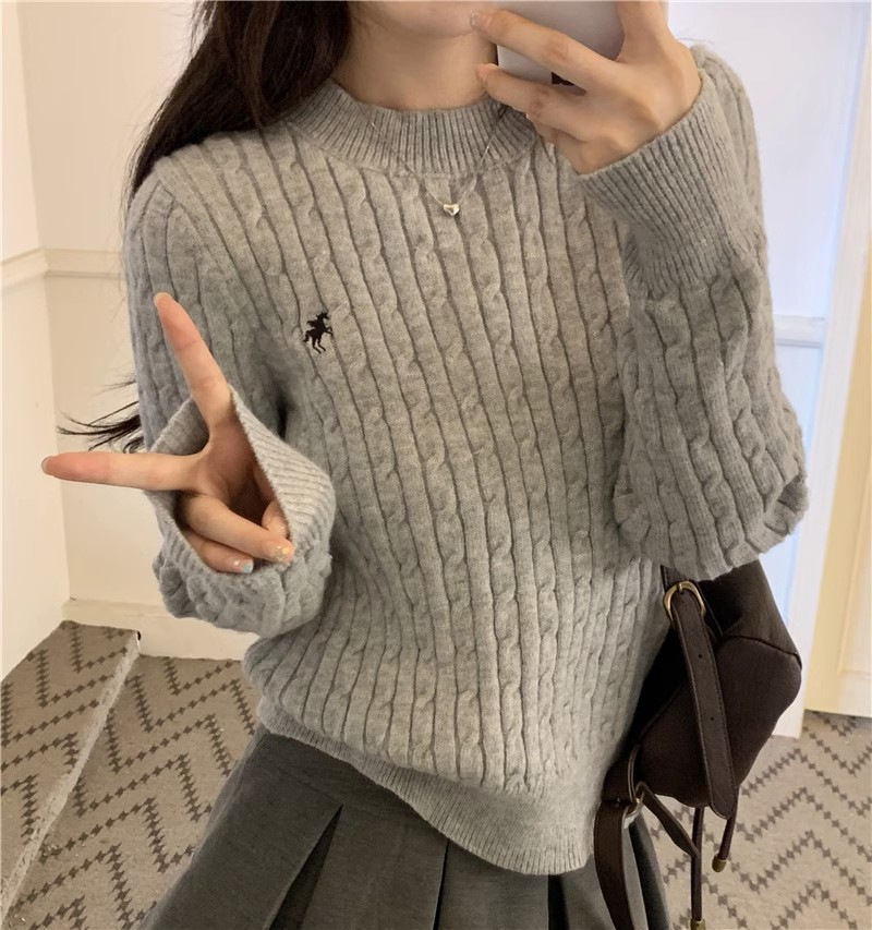 Picture of Twist design sense niche round neck sweater women's autumn and winter New long sleeve embroidered small top sweater