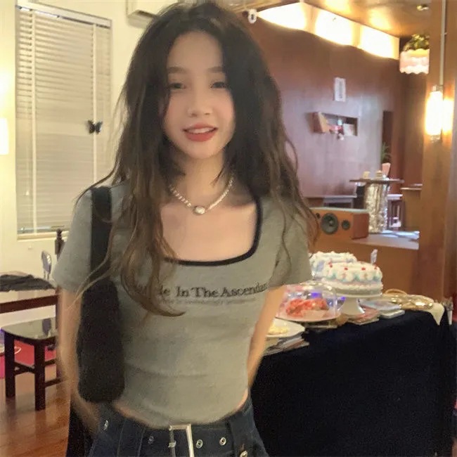 American-style Sweet Spice Girl Slimming Shoulder Short Printed Square Collar Short-sleeved T-shirt Women's 2024 Summer Slim-fit All-match Top