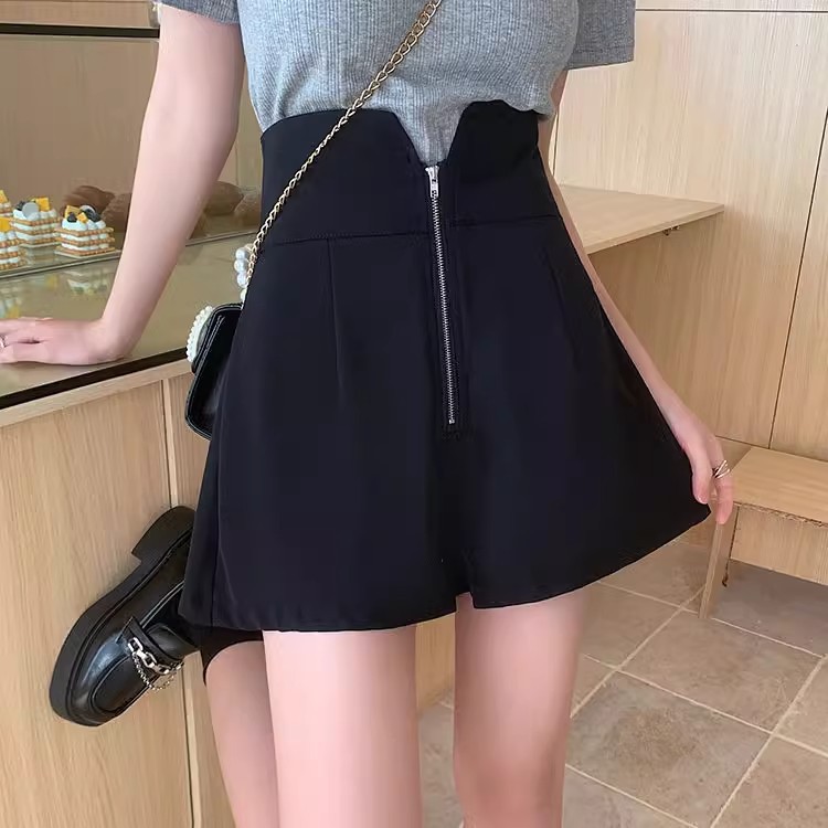 Plus size suit shorts women's summer design sense niche chubby girl black pants high waist slimming A- line wide leg hot pants