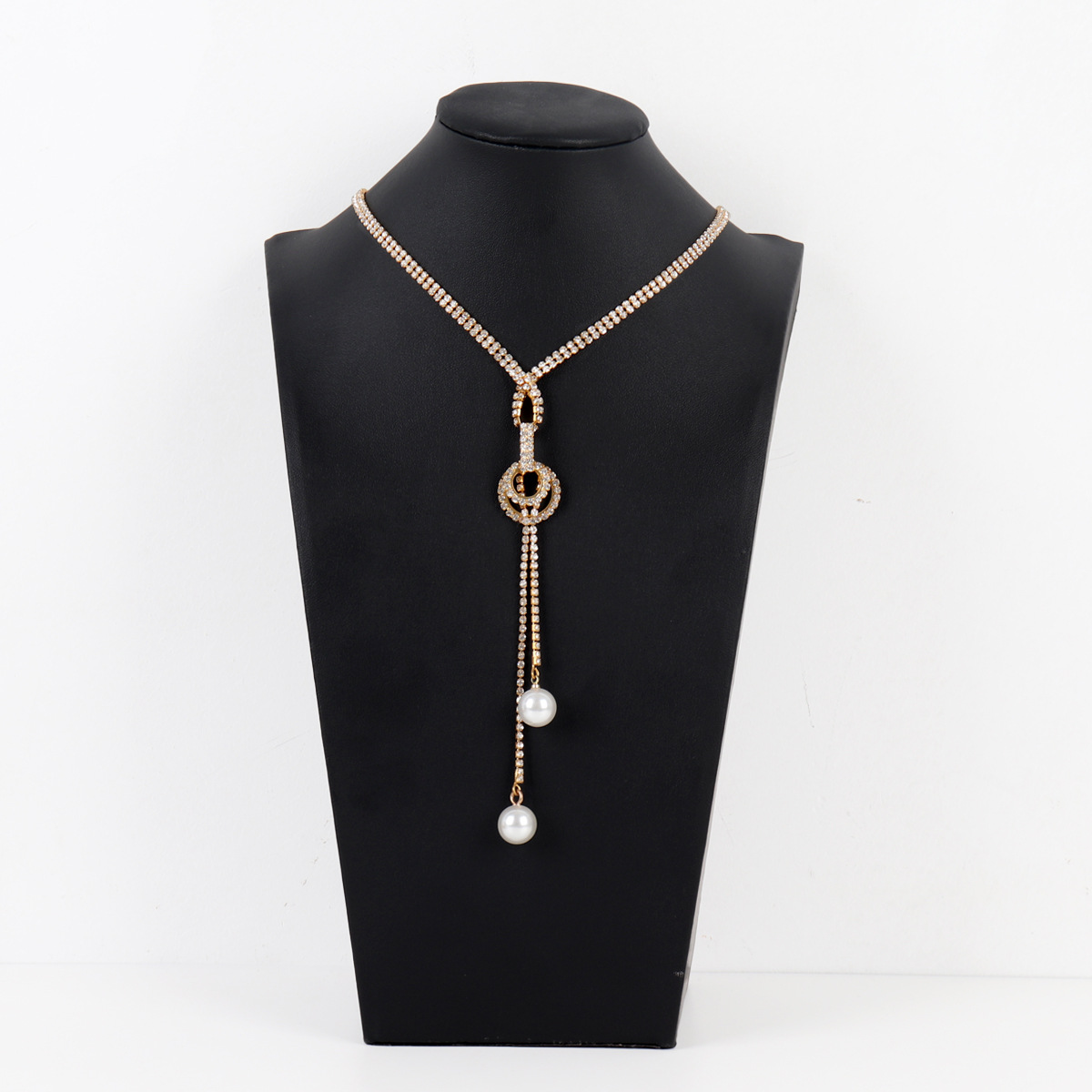 Picture of Elegant Internet Celebrity Shiny Women's Necklace Simple Style Big Ins Geometric Pendant Fashion Commuter Crystal Necklace Jewelry