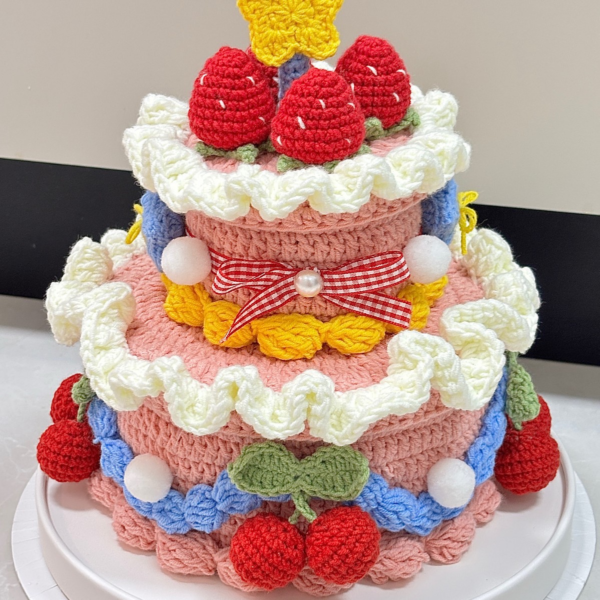 Picture of DIY woven strawberry cake storage box wool crochet material bag handmade homemade birthday Valentine's Day gift for women