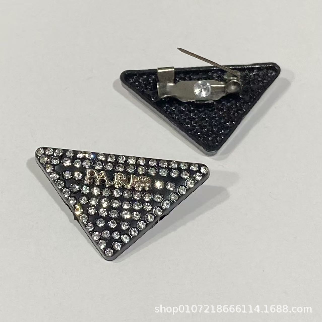 Triangular Plastic Diamond-encrusted Brooch Imitation Walking Pin Collar Corner Decoration