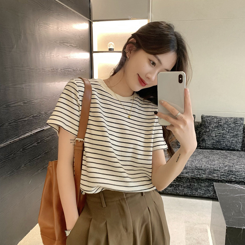Cross-border Pit Strip Artistic Retro Striped Short-sleeved T-shirt Women's Design Sense Round Neck 2024 Summer Loose Top Ins Trendy