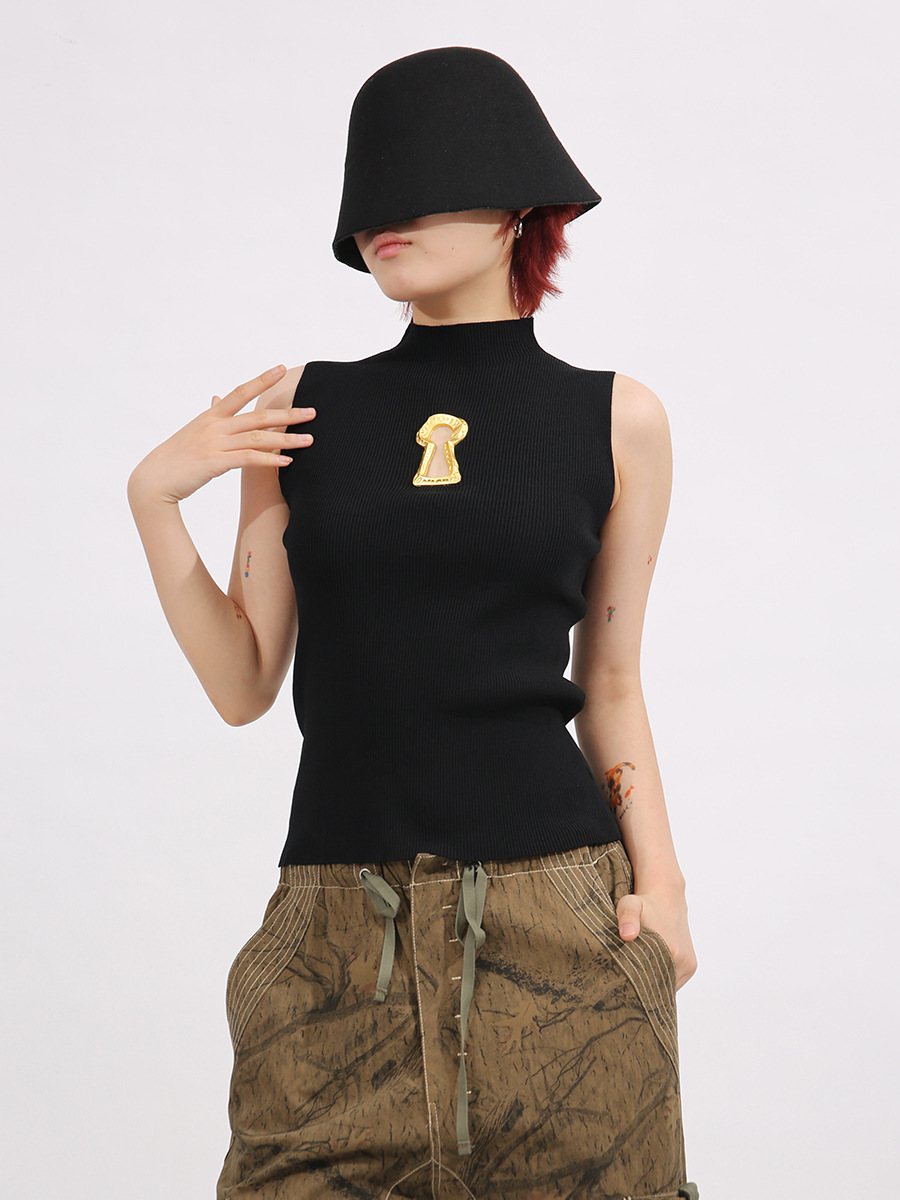 European and American Style Tops 2025 Summer New Style Simple Metal Decoration Slim Slim Sleeveless Design T-Shirt for Women
