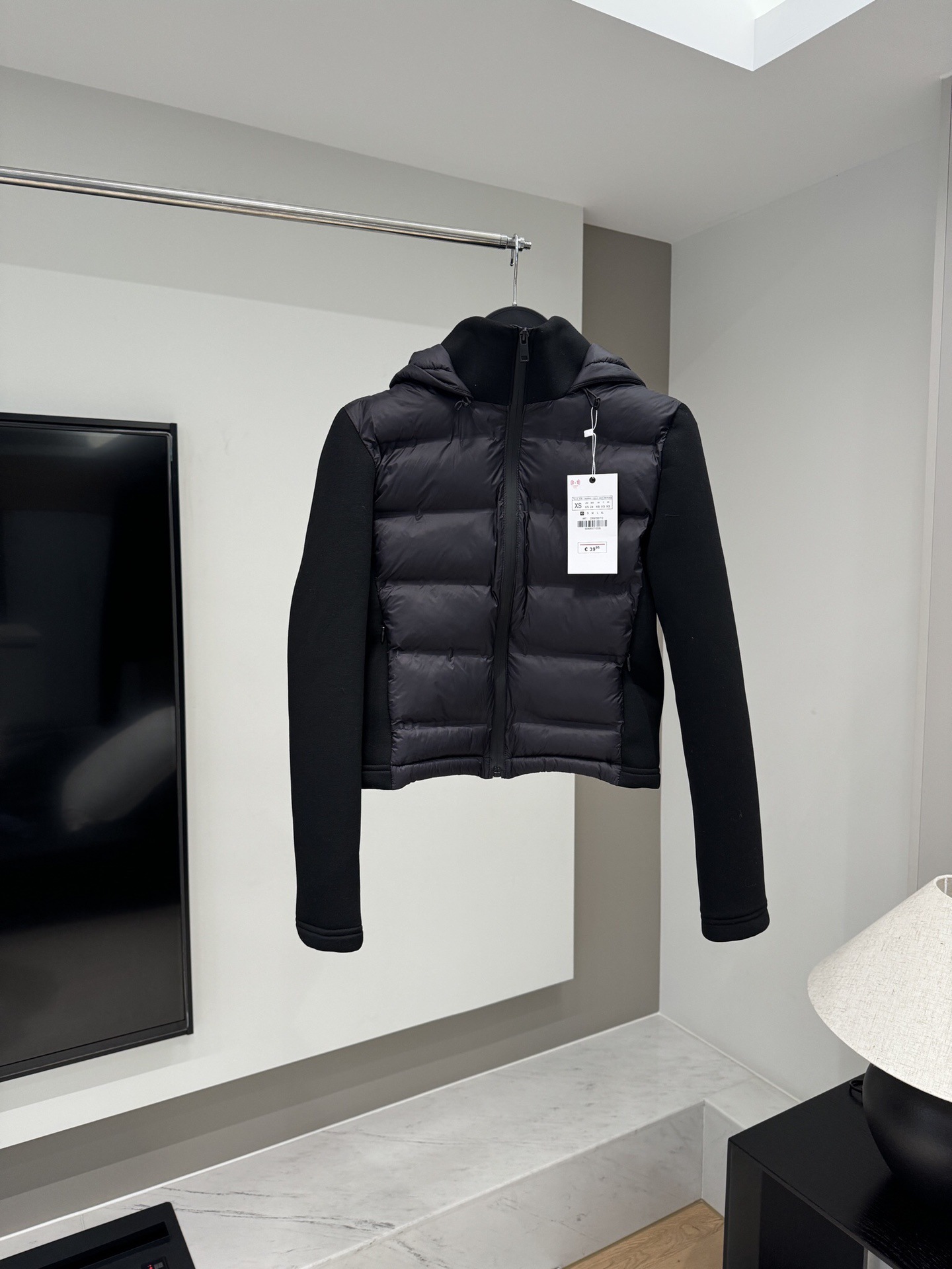 Picture of 2024 winter new slim fashion short warm cotton-padded jacket long sleeve hooded jacket coat European and American black cotton-padded coat