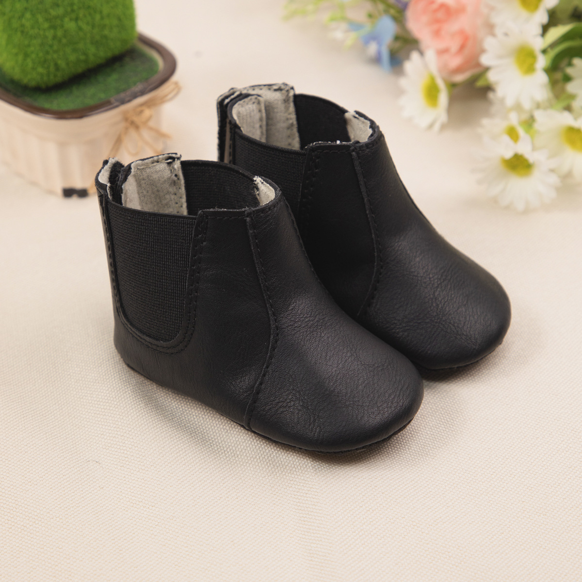 Picture of Amazon New Baby Shoes Simple Sleeve Boots Fashion British Style Easy-to-Wear Baby Shoes Baby Shoes