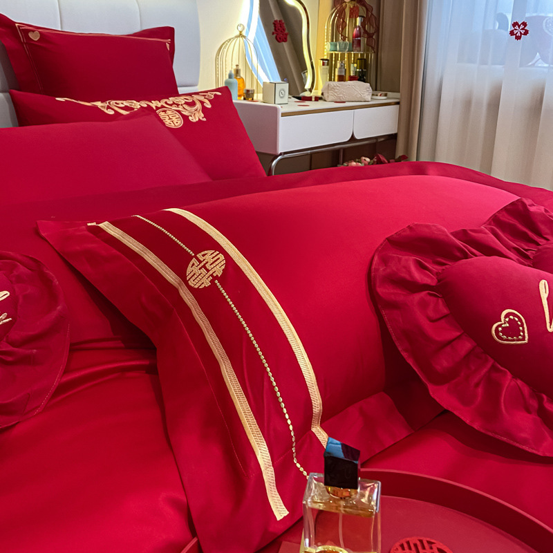 Picture of Cotton Wedding Bedding Four-piece Wedding Cotton 100 Bed Sheet Quilt Cover Big Red Festive Accompanying Quilt