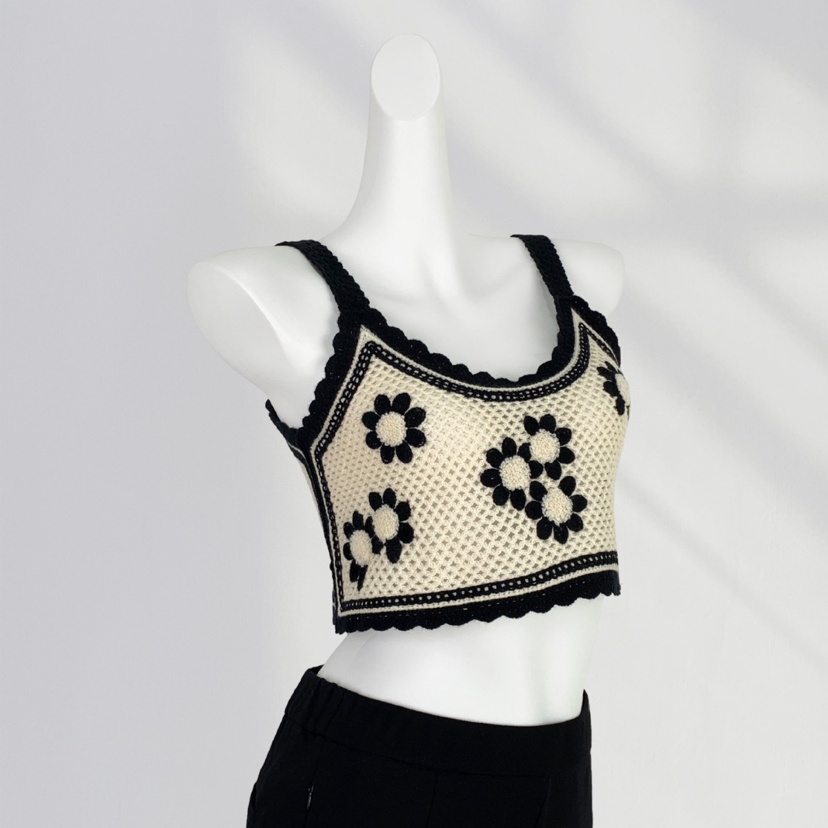 Picture of Woven vest women's summer outer wear embroidered flower design inner wear knitted sling sweet and spicy style embroidered small top