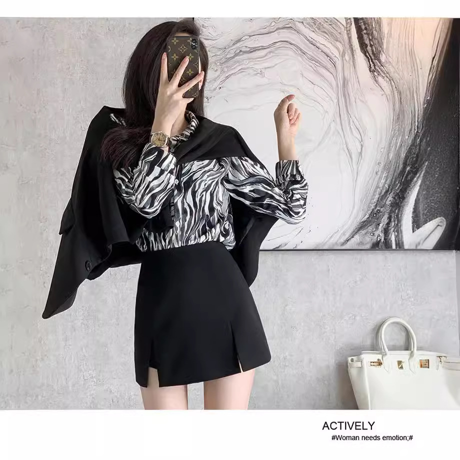 Picture of Split Short Skirt High Waist 2024 Summer New Fashion Slim Anti-running Light Pants Skirt Black Zipper Skirt for Women