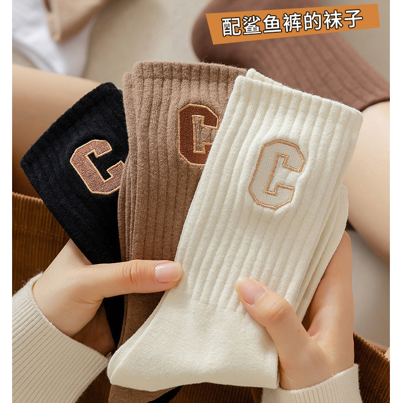 Socks women's mid-calf length socks autumn and winter cotton deodorant Sports Women's cotton socks black white winter couple boneless stockings tide