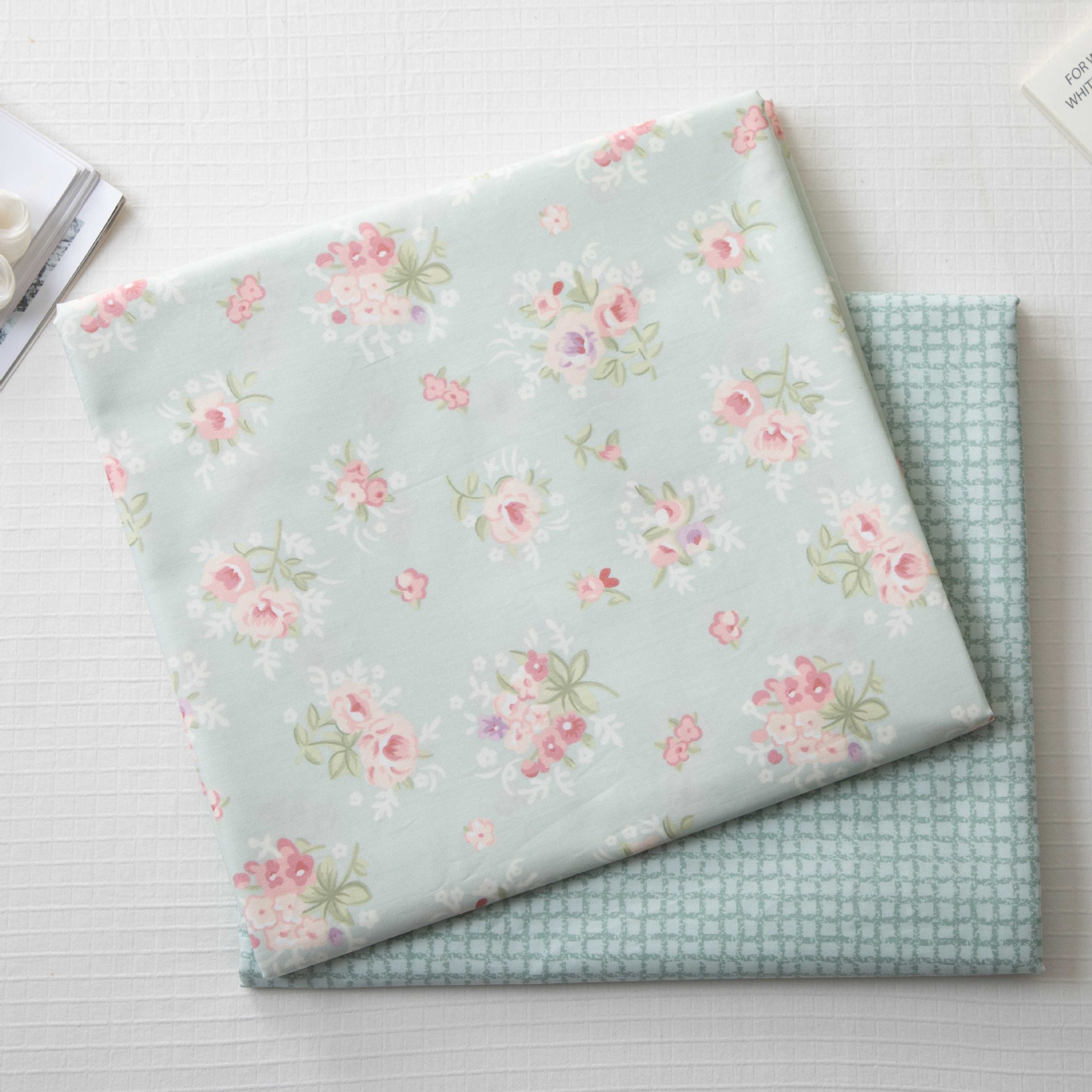 Wholesale Supply of 133*72 Twill Printed Fabric, Small Flower 40 Count Cotton Fabric, 1.6m Width