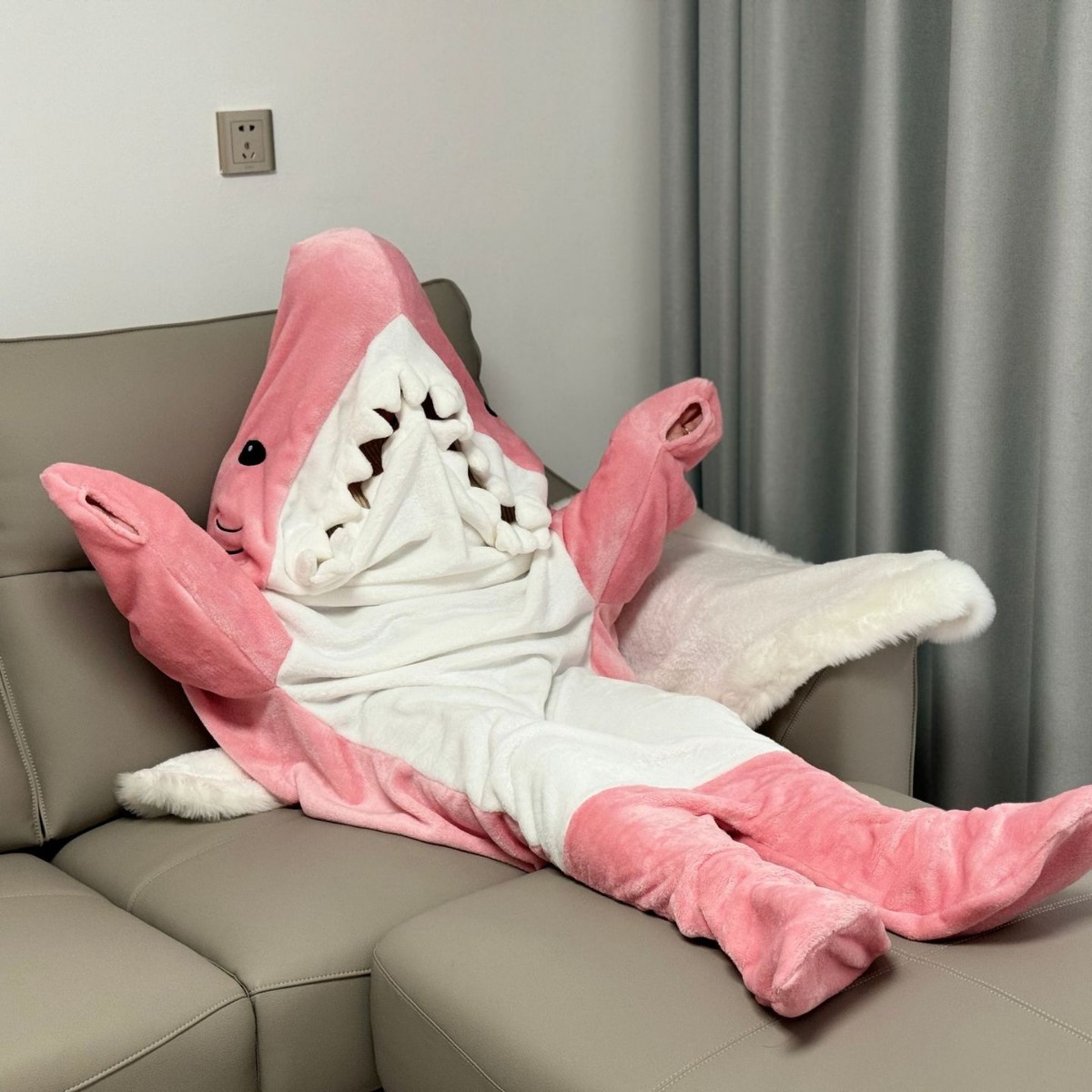 Flannel Shark Sleeping Bag Home Clothes One-Piece Anti-Kick Sleeping Bag Hoodie Giant Tooth Pajamas Flannel Sleeping Bag Blanket