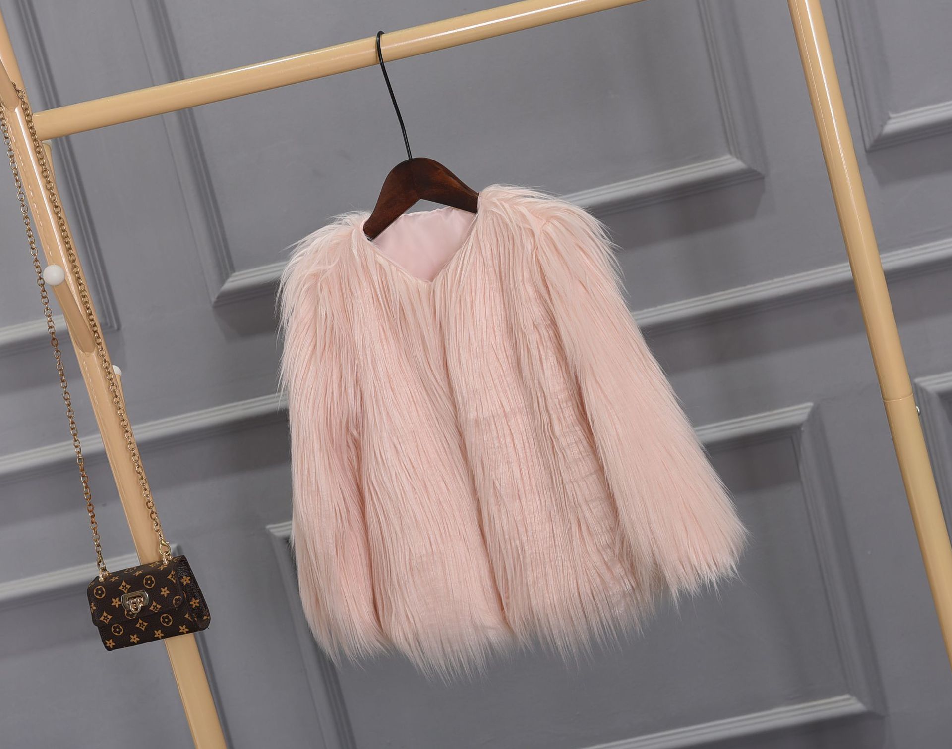 Picture of plus size imitation fur coat coat European and American fashion imitation fur factory wholesale Haining imitation fur European and American style