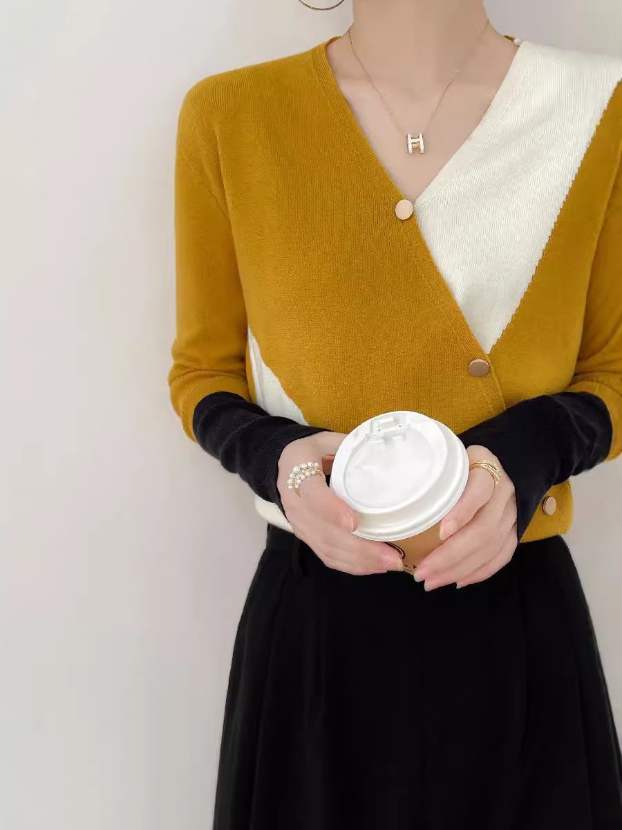 2024 Autumn and Winter New V-neck Contrast Color Knitted Sweater Irregular Design Stitching Knitted Sweater All-match Elegant