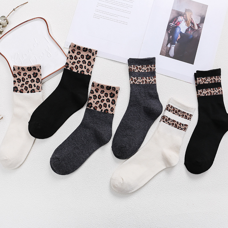 New Net red explosions leopard print socks women autumn and winter Luo Kou two bars leopard print tube women's socks spot manufacturers wholesale