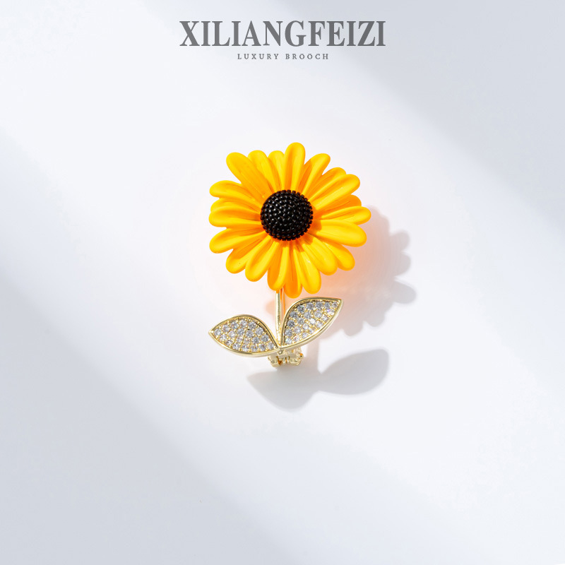 Xiliang Concubine won the first prize in one fell swoop small fresh exquisite sunflower brooch cute cardigan anti-light collar pin accessories